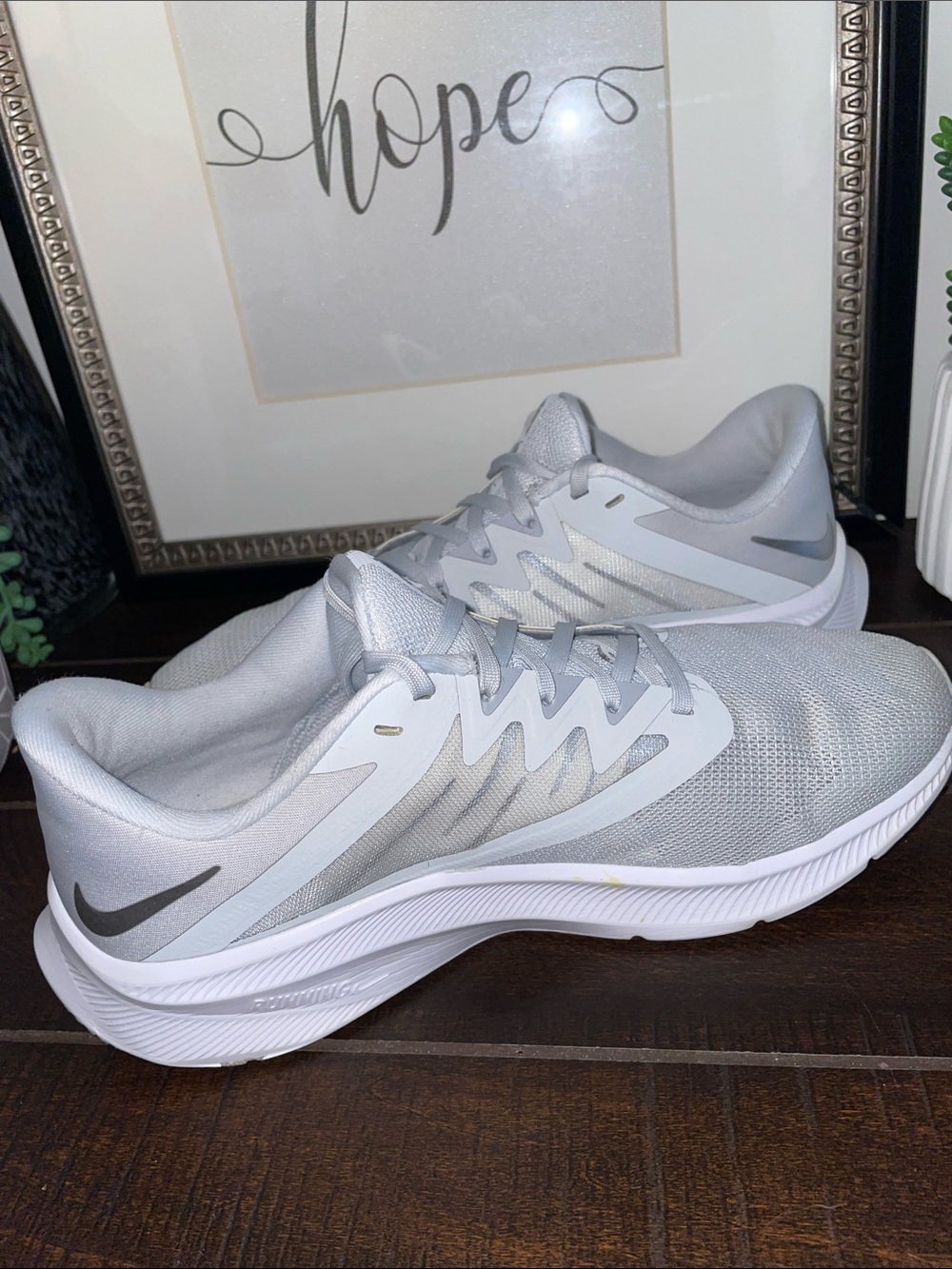 Nike Quest 3 Women’s Running Shoes Sneakers Size 8.5 Platinum / Metallic Silver - Picture 7 of 14